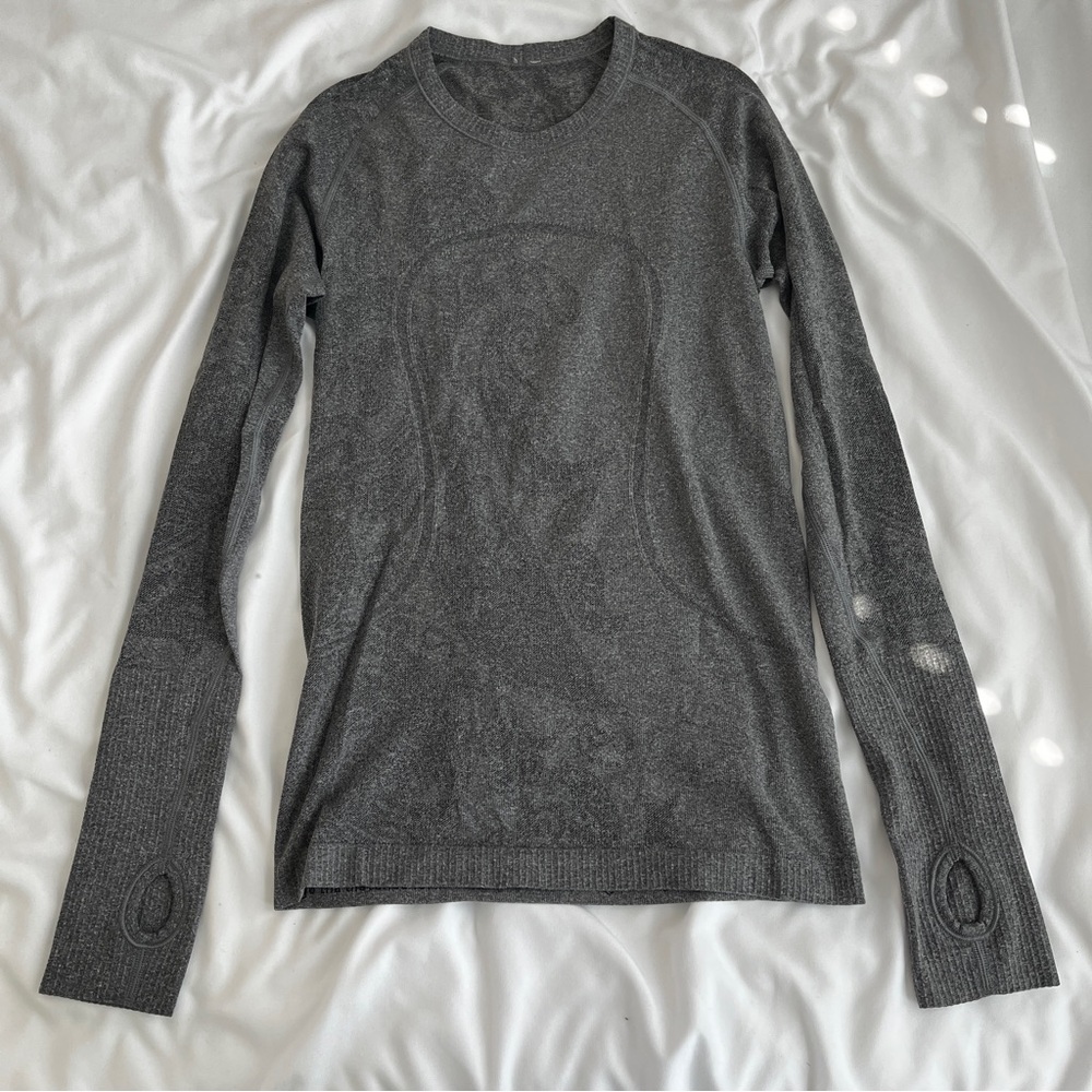 Lululemon dark heather, moisture wicking, long sleeve running shirt, size 4/XS